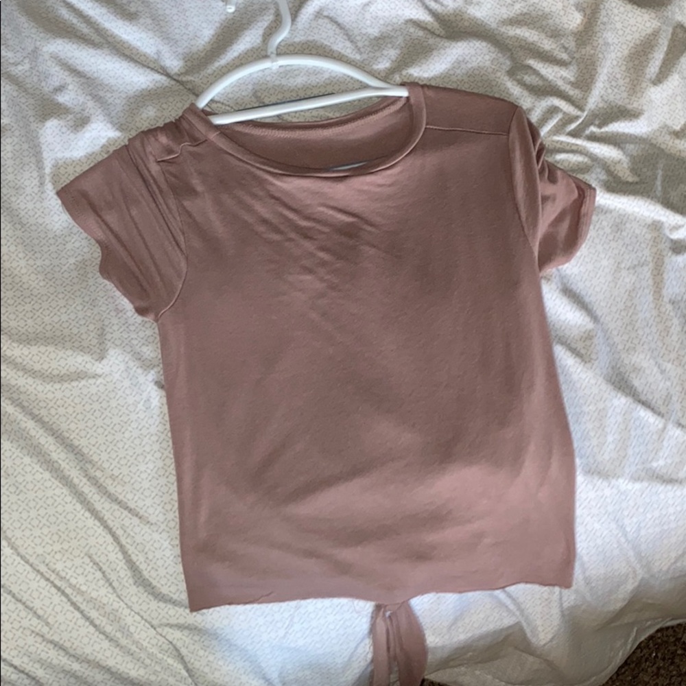 Short shirt/ slightly cropped